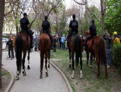 İşçilere atlı polis önlemi