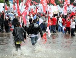 CHP nin Ankara mitingini sel bastı