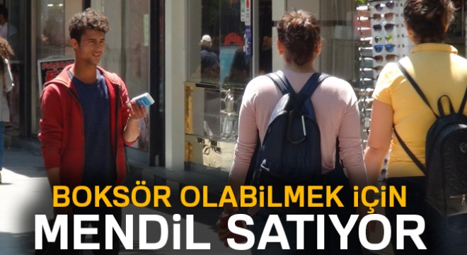 Boksör olabilmek için mendil satıp para biriktiriyor