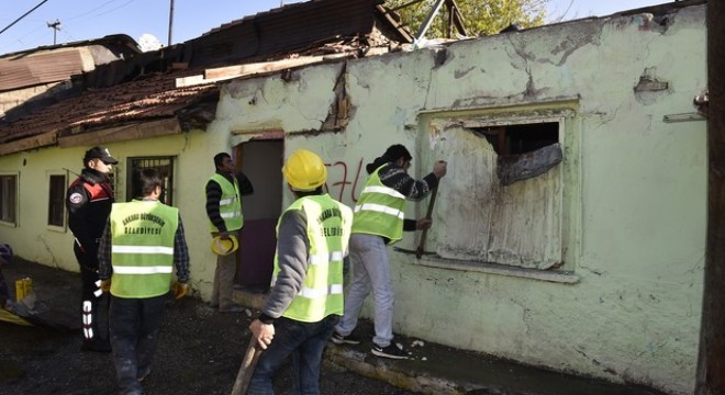 Hıdırlıktepe’de 200 gecekondu yıkıldı