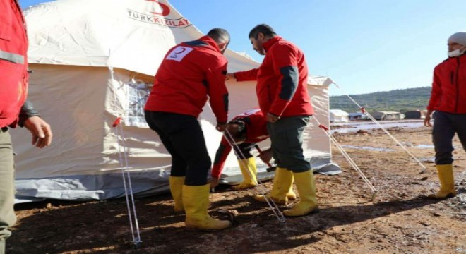 İdlib’deki selzedelere Türk Kızılay yardımı