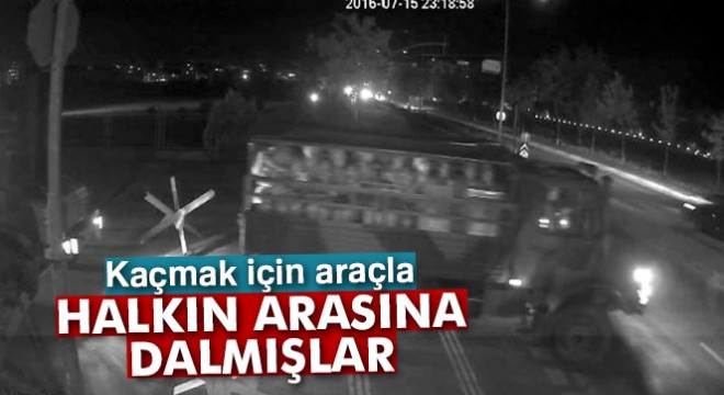 Kaçmak için araçla halkın arasına dalmışlar